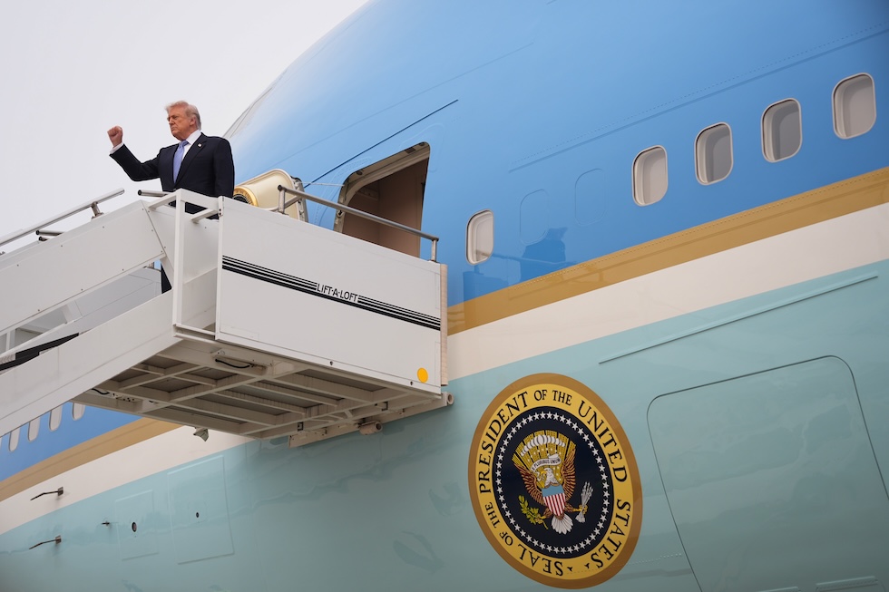 Fantastic Deals”: Trump Claims Breakthrough on 200 Boeing Jet Order Before Leaving Beijing